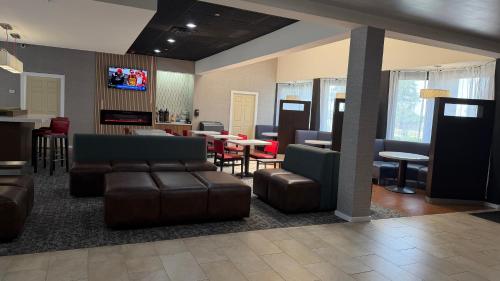 Lobby, Hawthorn by Wyndham Dallas Love Field Airport in Northwest Dallas