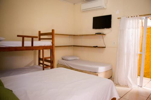 1 double bed, 5 twin beds