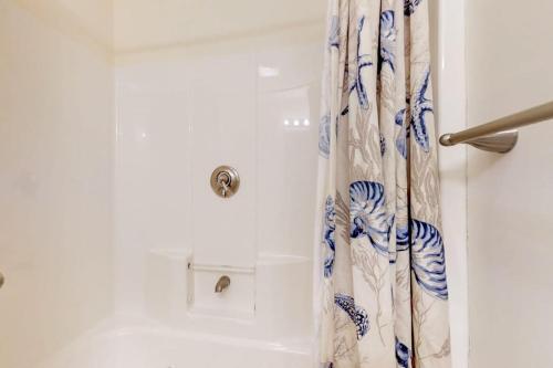 Bayside Beauty - image 20