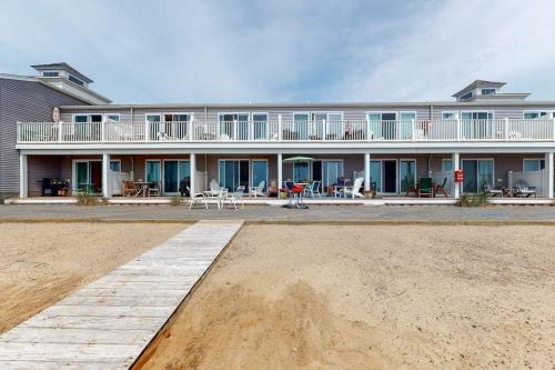 Bayside Beauty - image 29