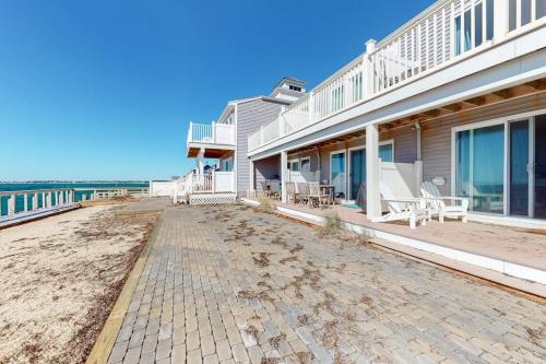 Bayside Beauty - image 32
