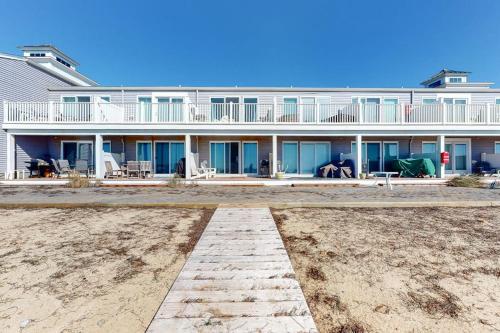 Bayside Beauty - image 36