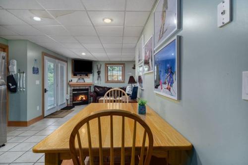 Boyne Mountain Getaway, Unit B in Boyne Falls, USA
