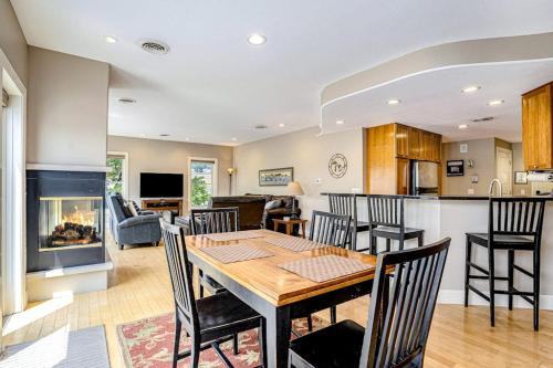 Lake View Getaway in Saugatuck, USA