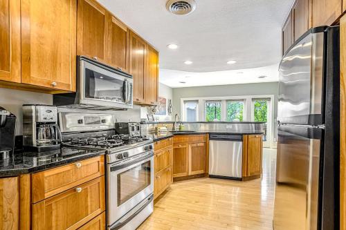Lake View Getaway in Saugatuck, USA