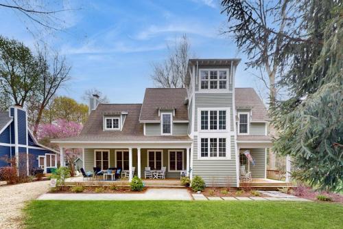 Seaglass Lakeshore Cottage in Union Pier (MI)