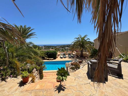 Beautiful villa with private pool and seaview - image 2