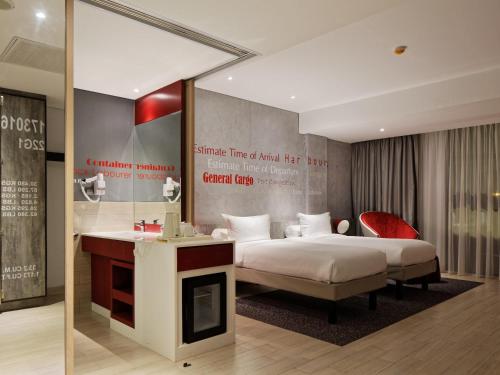 IBIS STYLES BATAM NAGOYA Room Type - Deluxe Twin Room