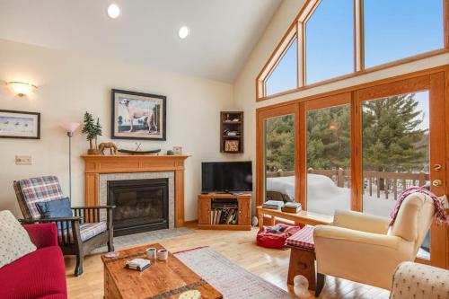 RTLCMP Lakehouse in Arbor Vitae, USA