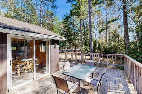 Quaint Lake Escape in Eagle River, USA