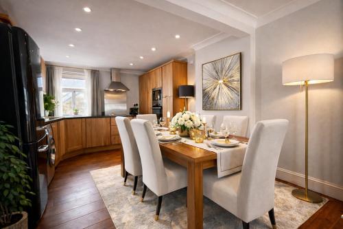LuxuryLondonStays - 1300ft Fitzrovia Soho 2B2B by Tottenham Court Road Station Elizabeth line & Oxford Street - image 5