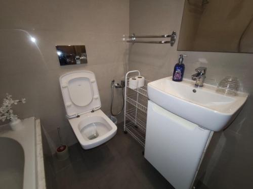 Casa de banho, Cozy Studio with one Bedroom in Jardins de Carthage in Jardins De Carthage