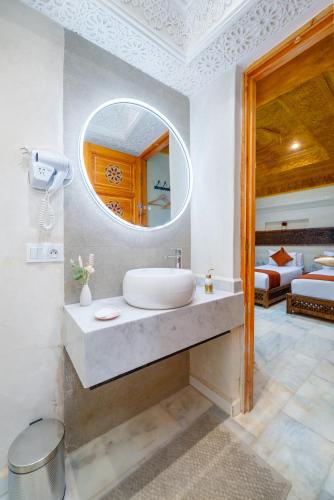 Riad Nadalinn - image 14