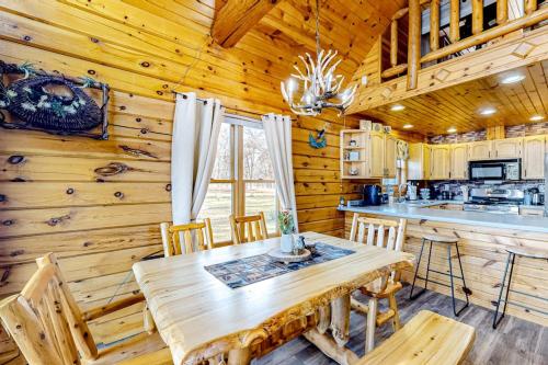 Blissful Deer Cabin in Friendship, USA