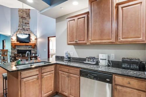 Chula Vista Condo 2145 & 2147 Full Property in Wisconsin Dells, USA