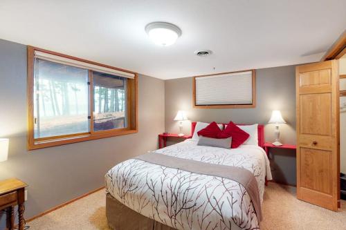 Chanticleer Inn: Hudson House - image 36