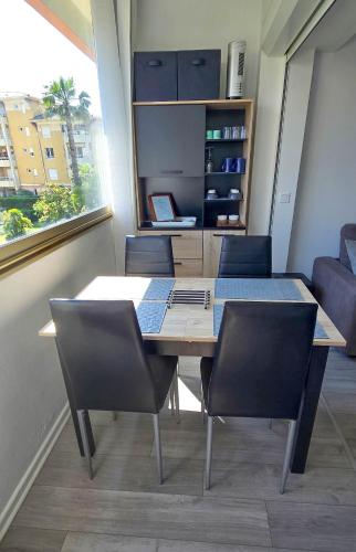 Facilities, Tres jolie STUDIO A 2 MINUTES DE LA PLAGE ET DU PORT DE Frejus secteur base nature in Frejus Plage