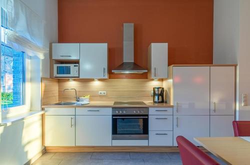 virtuve, Ferienwohnung "Haubentaucher" - am Loppiner See in Jabel