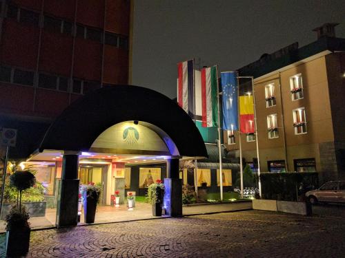 Santa Barbara Hotel - image 7