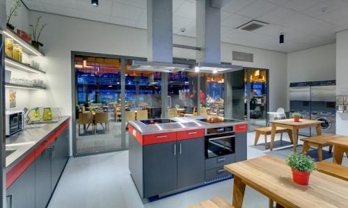 MEININGER Hotel Amsterdam City West - image 12