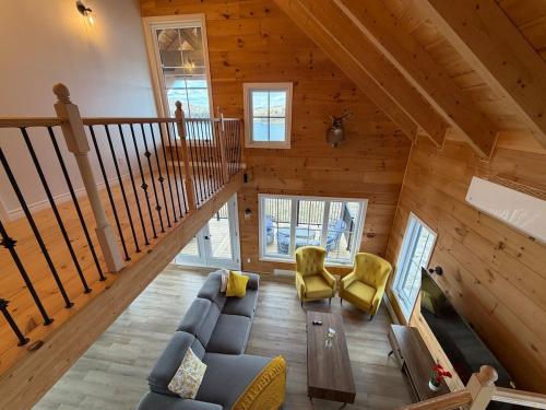 Le Cerf, Waterfront, spa, games room, and kayaks in Kiamika (QC)
