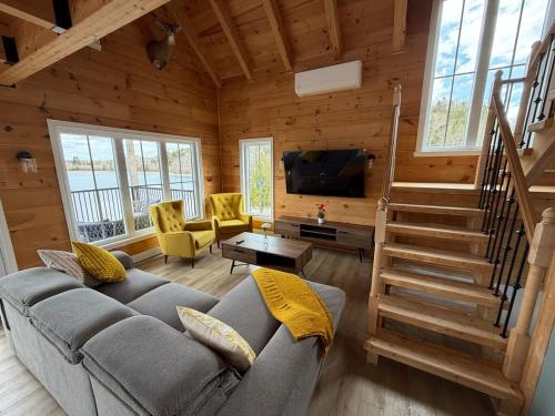 Le Cerf, Waterfront, spa, games room, and kayaks in Kiamika (QC)