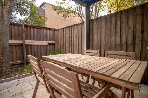 3 bedroom Townhouse at Dundas in Dundas Valley