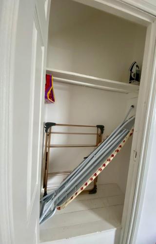 2 bedrooms in a house with free parking in Делкейт