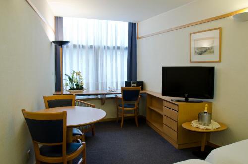 VIP Executive Eden Aparthotel - image 7