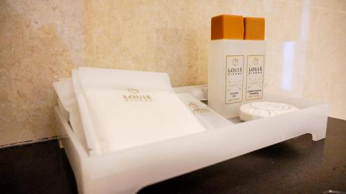 Deluxe King Room image 4