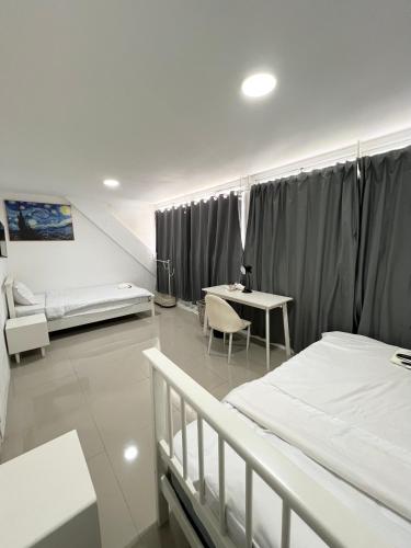 room detail thumbnail 0