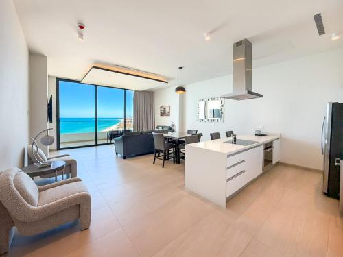 Beachfront 1BR High-Floor Panoramic Views