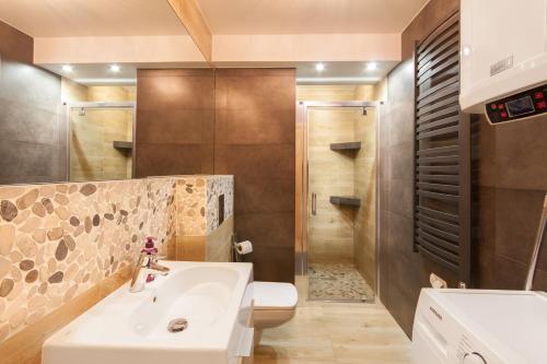 Two-Bedroom Apartment with Sauna without Hot Tub image 1