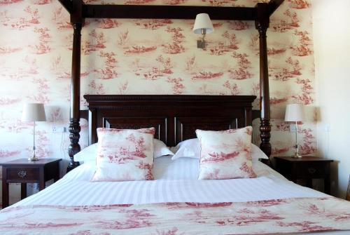 The Pheasant Pub at Gestingthorpe Stylish Boutique Rooms in The Coach House