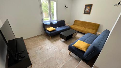 Iekārtas, Villa Uzès, La maison au bout du chemin (Villa Uzes, La maison au bout du chemin) in Montaren-et-Saint-Mediers