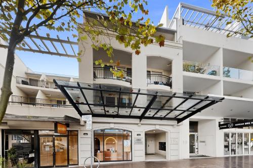 Bright 1-Bed Apartment in Neutral Bay - image 6