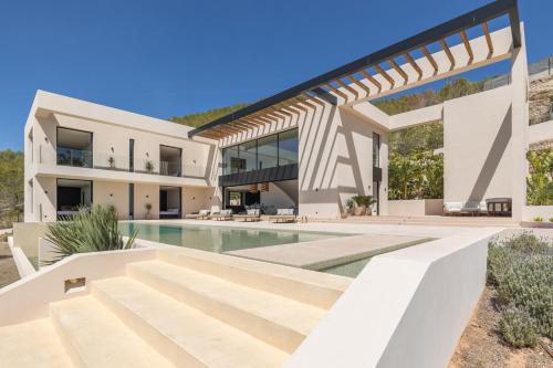Spacious contemporary new build villa