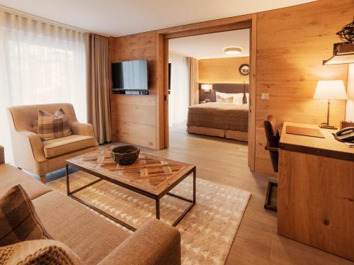 The Capra Saas-Fee Located in Saas-Fee City Center, The Capra Saas-Fee is a perfect starting point from which to explore Saas-Fee. The hotel offers a wide range of amenities and perks to ensure you have a great time. Fr