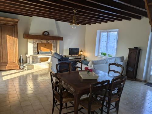 Спільний лаунж/ТБ зона, Family Cottage in Кінвіль