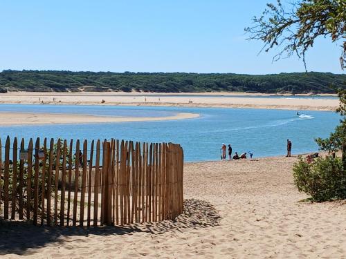 Maison 4 personnes dans village atypique proche mer