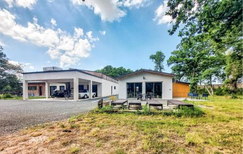 Фасада на хотела, Luxueuse Villa Avec Piscine in Saint-Laurent-de-la-Prée