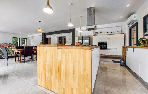 кухня, Luxueuse Villa Avec Piscine in Saint-Laurent-de-la-Prée