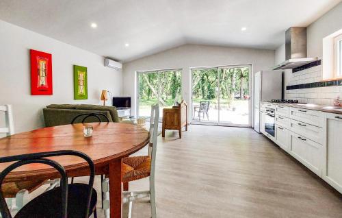 кухня, Luxueuse Villa Avec Piscine in Saint-Laurent-de-la-Prée