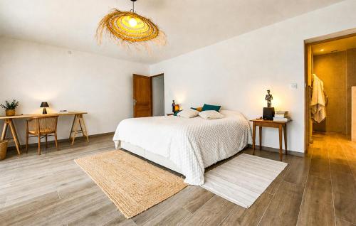 Luxueuse Villa Avec Piscine in Saint-Laurent-de-la-Prée