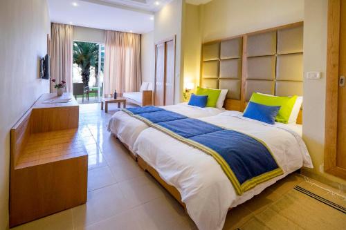 Hotel Bel Azur Thalasso & Bungalows Located in Hammamet City Center, Hotel Bel Azur Thalasso & Bungalows is a perfect starting point from which to explore Hammamet. The property offers a high standard of service and amenities to suit th