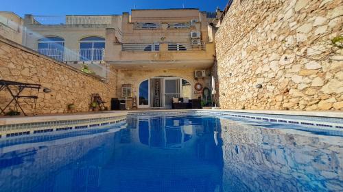Gozo Inn Love 1