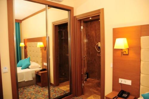 Double or twin room, deluxe, pool