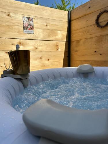 Cottage aux roses in Colomby