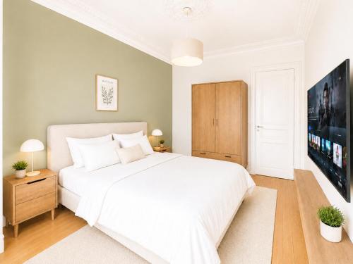 2 Bedroom Apartment in Paris 2 - Walk to Louvre - image 5