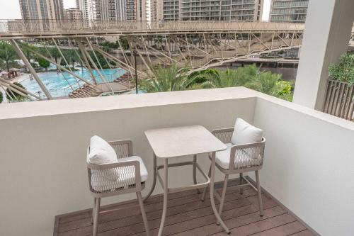 Free housekeeping visits during your stay - StayShort - Chic 1BR Retreat in Creek Beach Sleeps 4 - image 7
